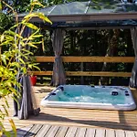 Le Clos Des Lilas Bed and breakfast