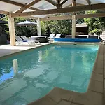 Le Clos Des Lilas Bed and breakfast