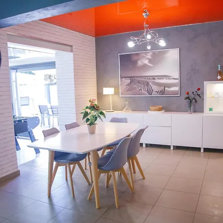 Le Clos Des Lilas Bed & Breakfast 4*