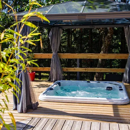 Le Clos Des Lilas Bed & Breakfast