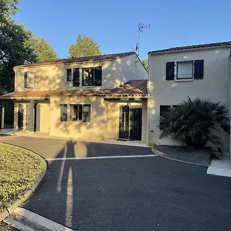 Le Clos Des Lilas 4*