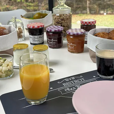 Le Clos Des Lilas Bed & Breakfast 4*