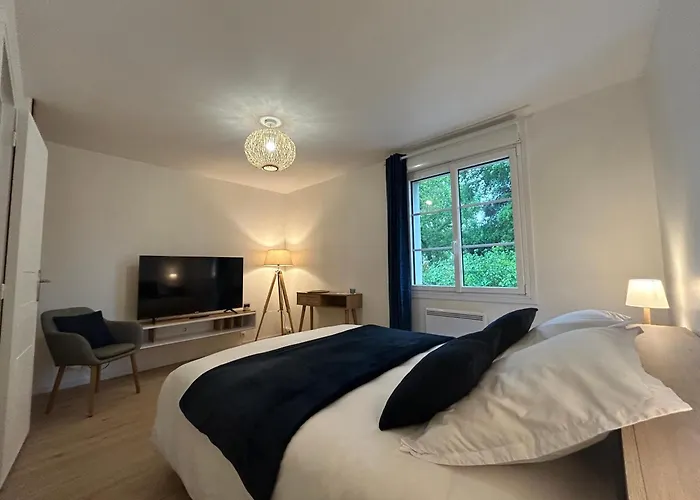 Le Clos Des Lilas 4*