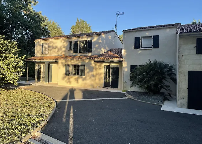 Le Clos Des Lilas 4*