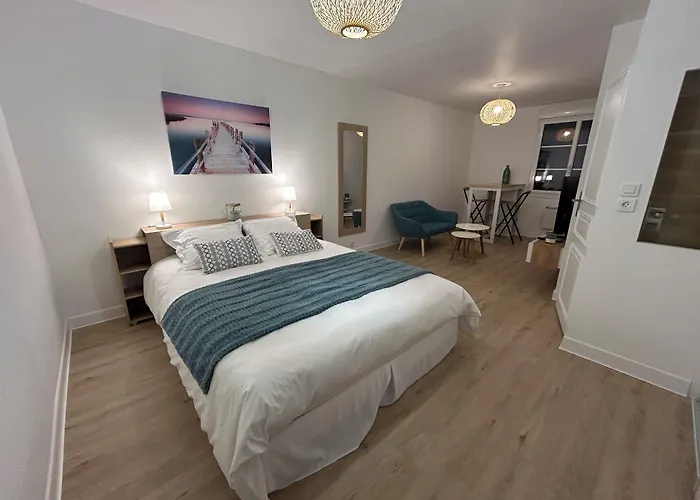 Le Clos Des Lilas 4*